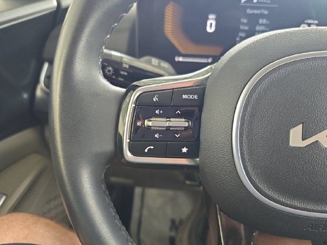 Certified 2025 Kia Carnival FWD image 19