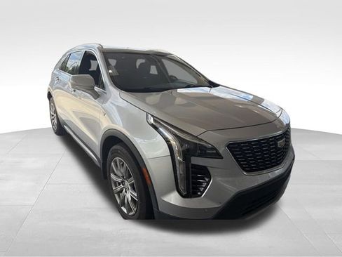 Used 2021 Cadillac XT4 Premium Luxury FWD image 2