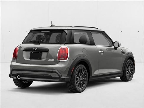 Used 2025 MINI Cooper 4-Door Hardtop image 2