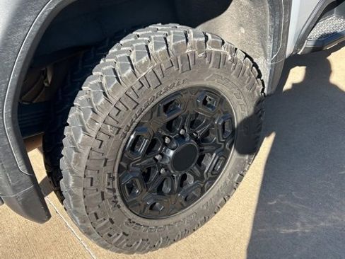 Used 2024 GMC Sierra 2500 AT4 w/ Technology Package image 5