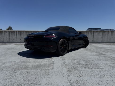 Used 2017 Porsche 718 Boxster RWD image 17