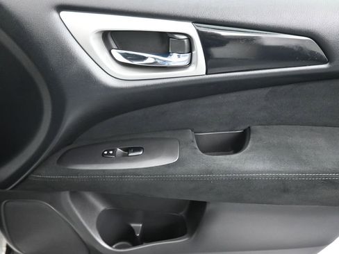 Used 2015 Nissan Pathfinder S image 49