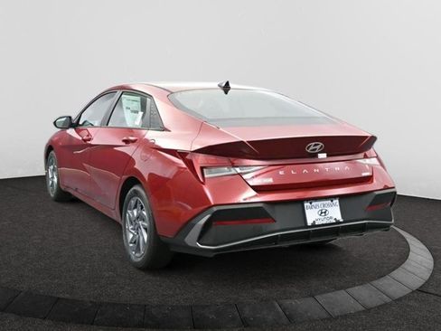 Used 2025 Hyundai Elantra Blue image 5