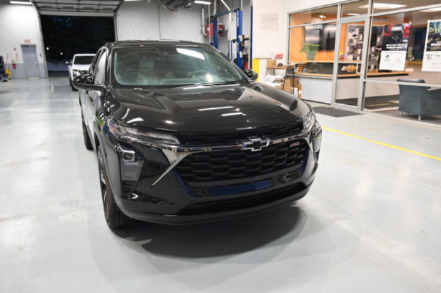 New 2026 Chevrolet Trax RS w/ Sunroof Package FWD image 3
