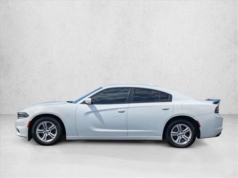 Used 2017 Dodge Charger SXT RWD image 9