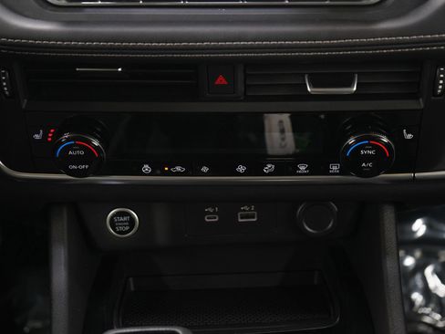 Used 2021 Nissan Rogue S image 17