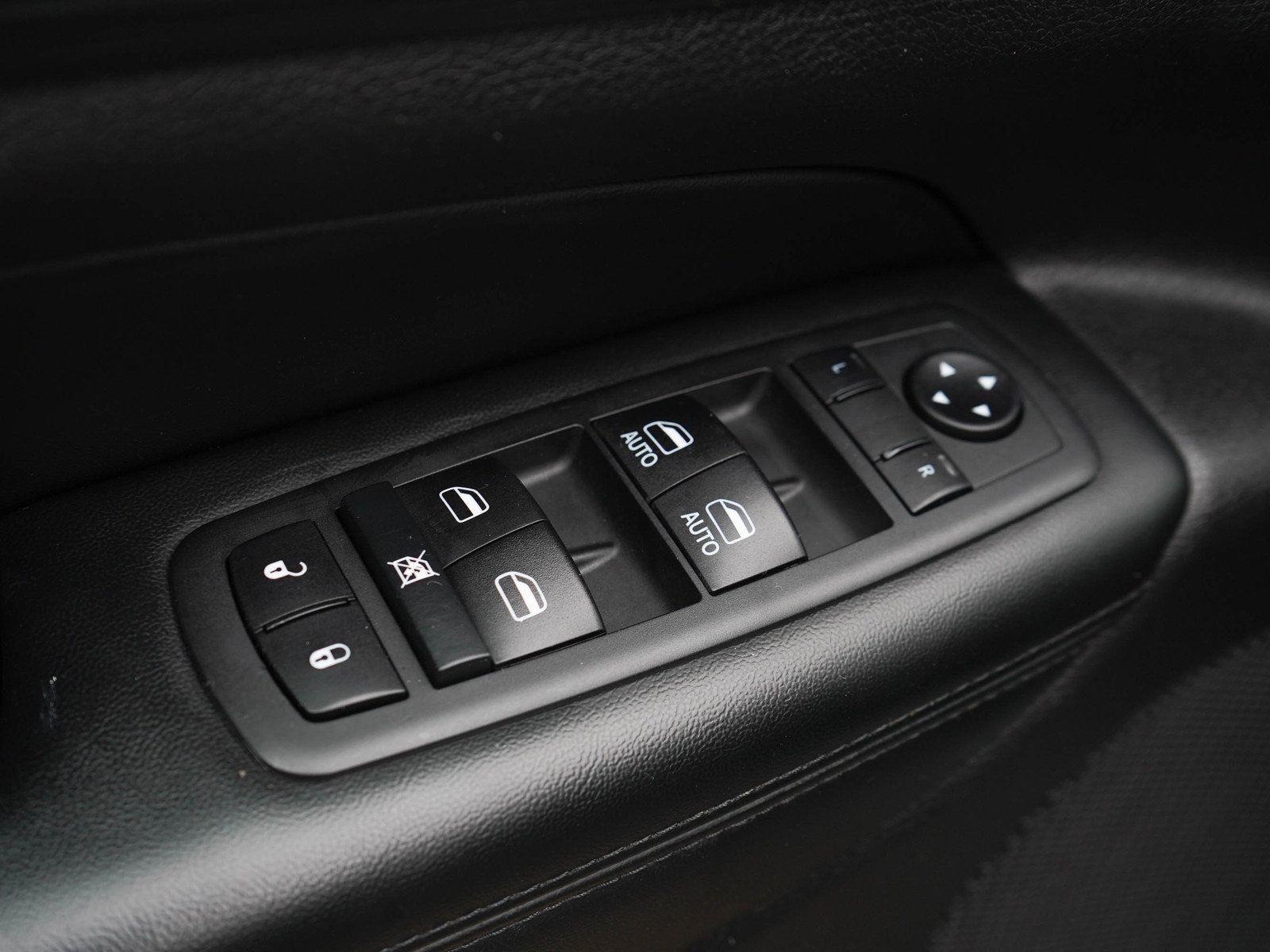 Used 2020 Jeep Grand Cherokee Altitude AWD/4WD image 21