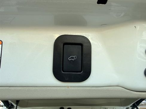 Used 2015 Toyota Sienna Limited Premium FWD image 21