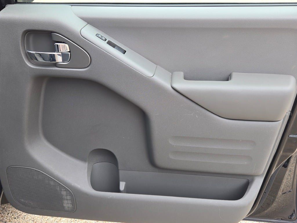 Used 2015 Nissan Frontier SV AWD/4WD image 8