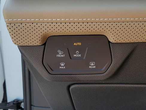 Used 2026 Volkswagen Atlas Cross Sport SE image 30