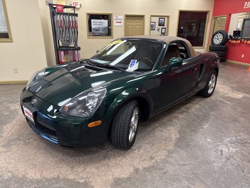 Used 2002 Toyota MR2 image 4