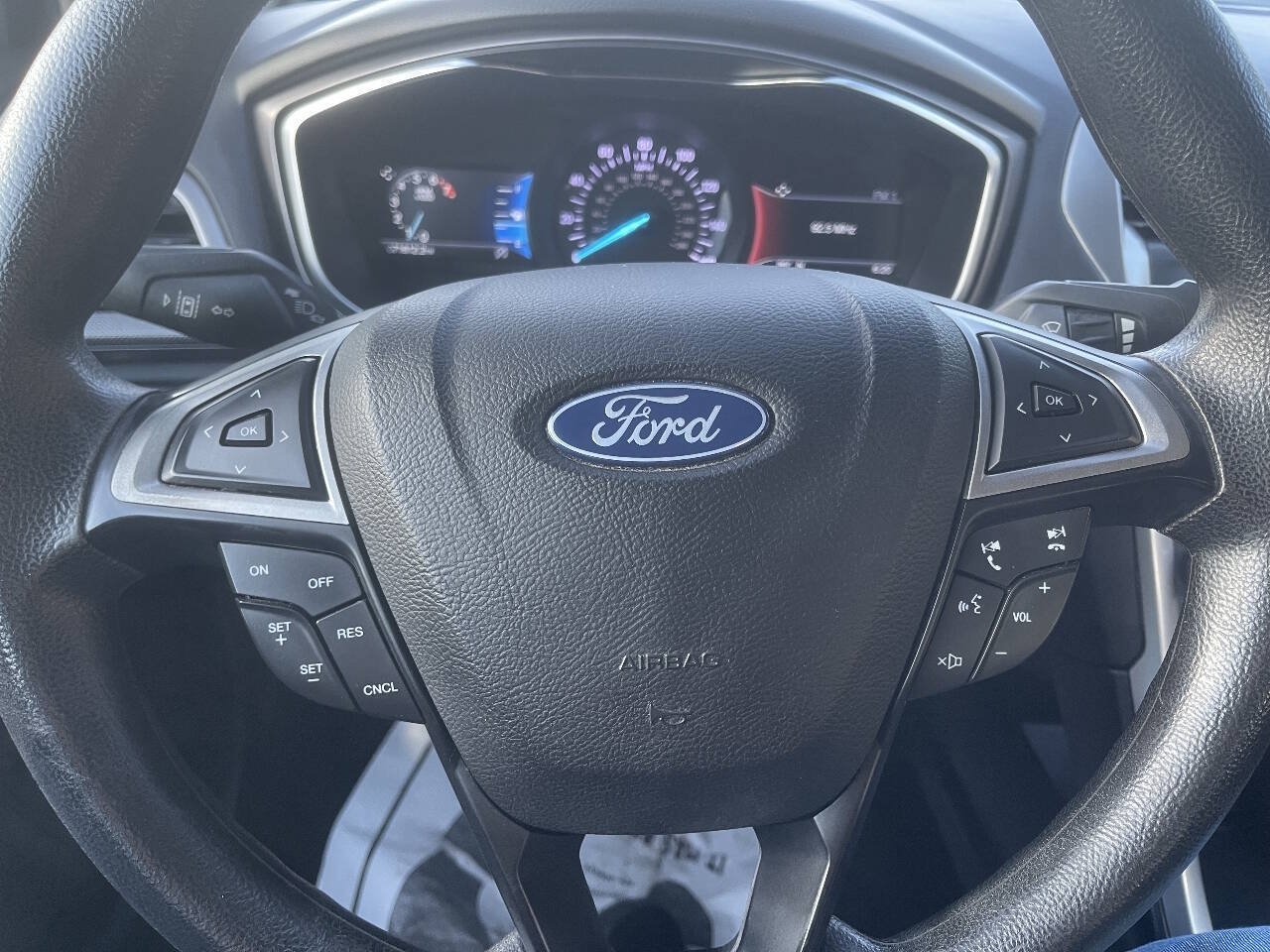 Used 2020 Ford Fusion SE FWD image 16