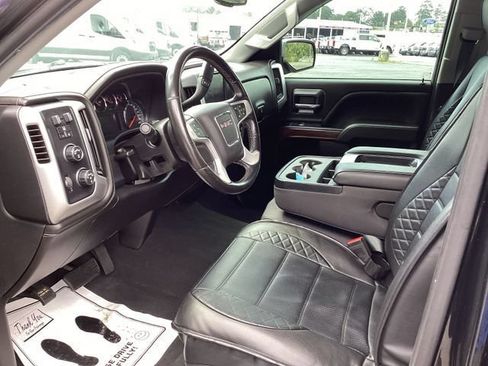Used 2019 GMC Sierra 1500 SLE w/ Black Pack AWD/4WD image 10