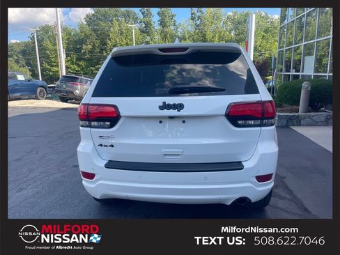 Used 2022 Jeep Grand Cherokee Laredo X AWD/4WD image 4
