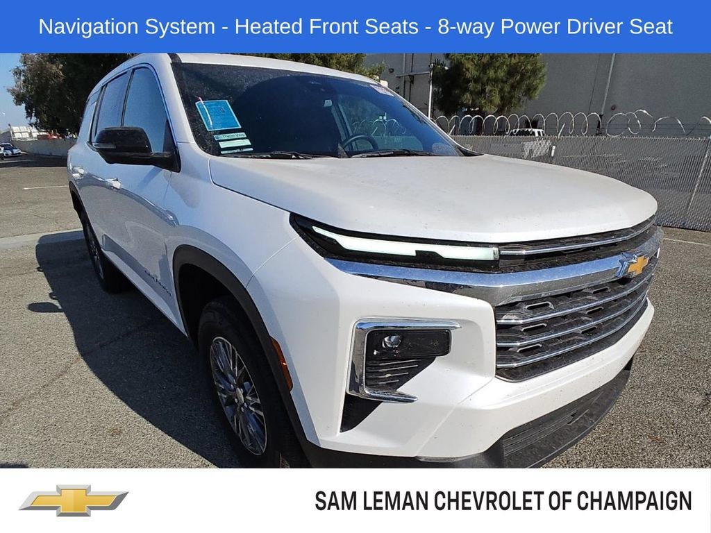Used 2024 Chevrolet Traverse LT FWD image 1