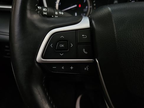 Used 2022 Toyota Highlander XLE image 12