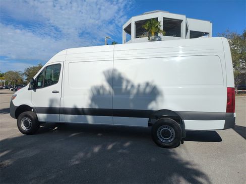 Used 2024 Mercedes-Benz Sprinter 2500 image 8