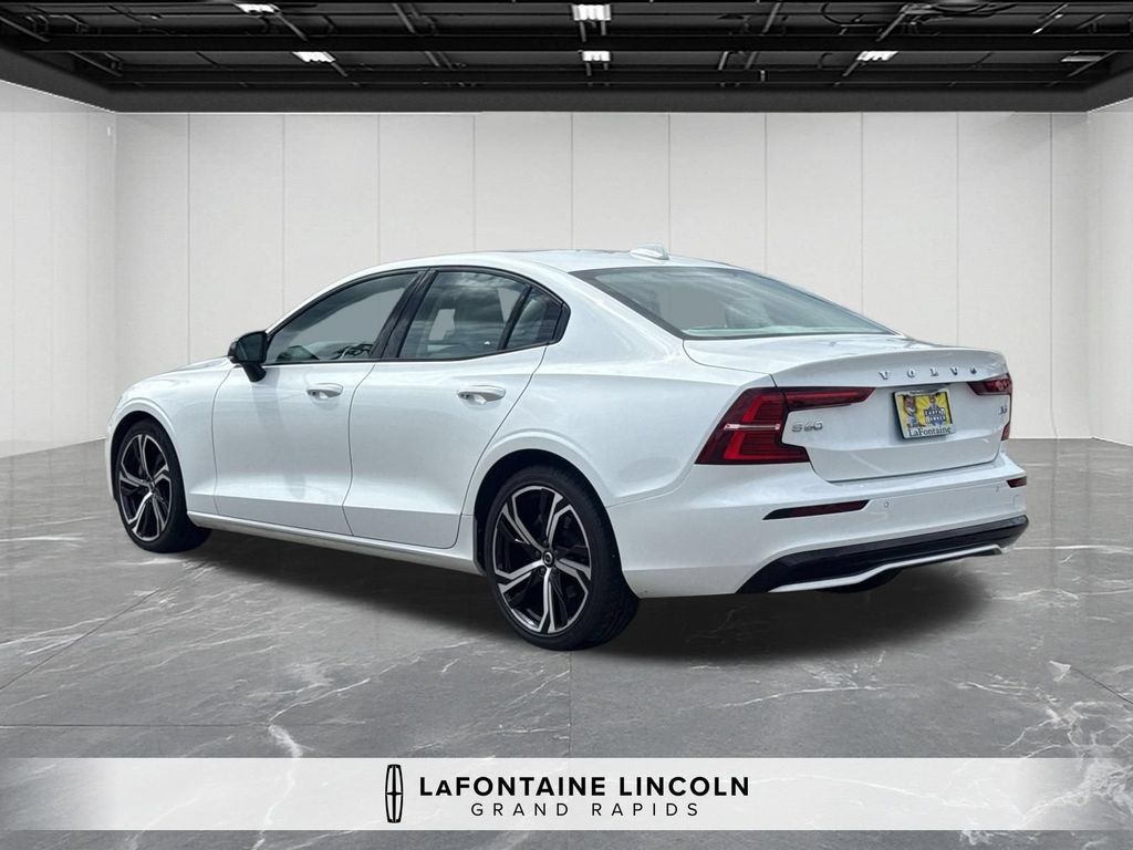 Used 2024 Volvo S60 B5 Core FWD image 3