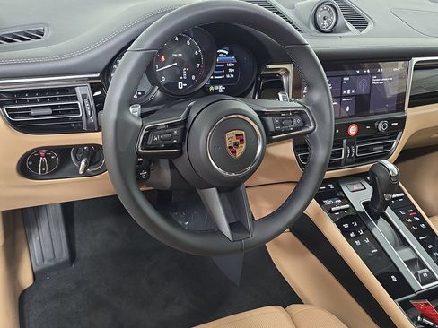 New 2026 Porsche Macan image 4