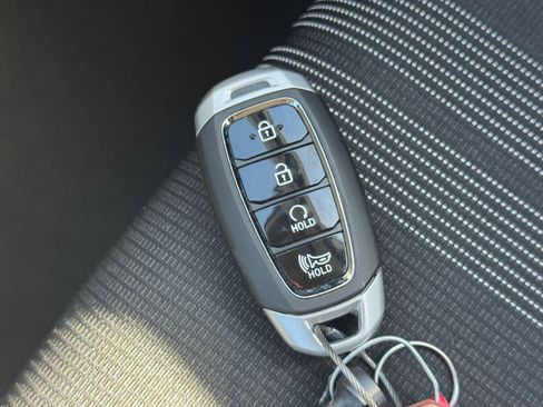 Used 2025 Hyundai Venue SEL image 23