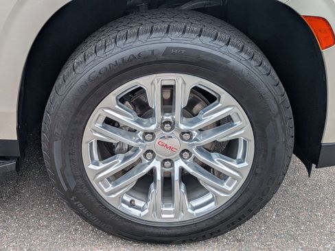 Used 2021 GMC Yukon XL SLT w/ SLT Premium Package AWD/4WD image 10