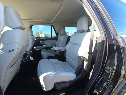 Certified 2025 Ford Expedition Platinum w/ Driver's Package image 20