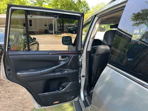 Used 2011 Lexus LX 570 4WD w/ Luxury Pkg image 18
