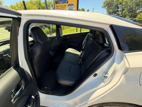 Used 2016 Toyota Prius Three Touring FWD image 19