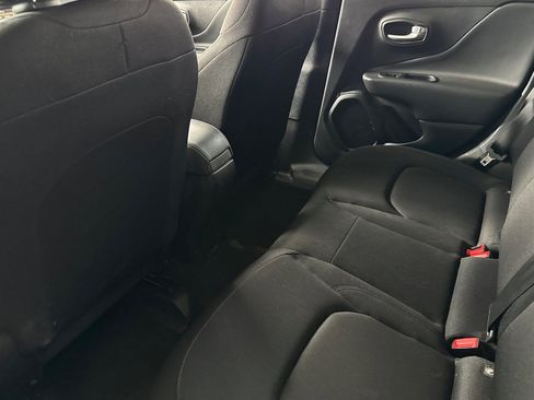 Used 2023 Jeep Renegade Latitude AWD/4WD image 14