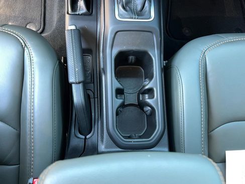 Used 2025 Jeep Gladiator Mojave AWD/4WD image 22