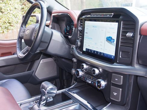 Used 2022 Ford F150 Lariat w/ Equipment Group 502A High AWD/4WD image 11