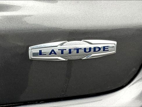 Used 2024 Jeep Compass Latitude image 13