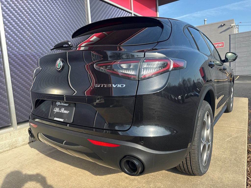 New 2026 Alfa Romeo Stelvio Sprint AWD/4WD image 3