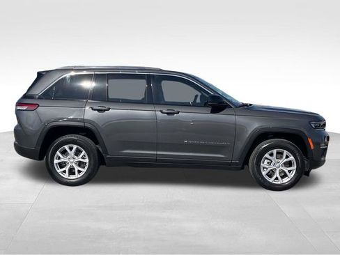 Used 2022 Jeep Grand Cherokee Limited image 8