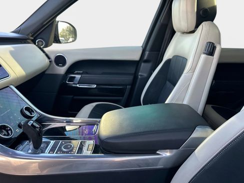 Used 2020 Land Rover Range Rover Sport HST image 22