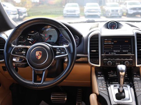 Used 2015 Porsche Cayenne S image 22