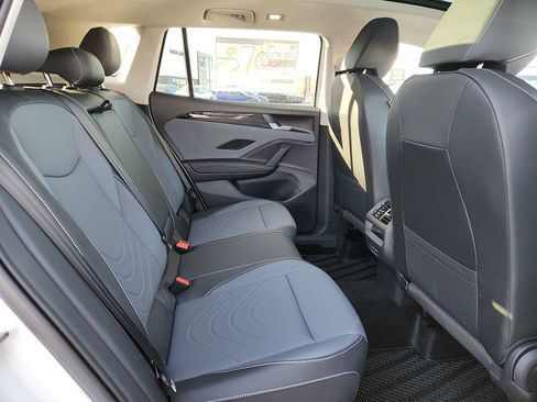 New 2026 Volkswagen Tiguan SE image 14