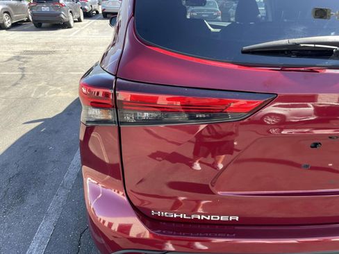 Used 2020 Toyota Highlander XLE image 15