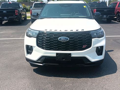Used 2025 Ford Explorer ST AWD/4WD image 13