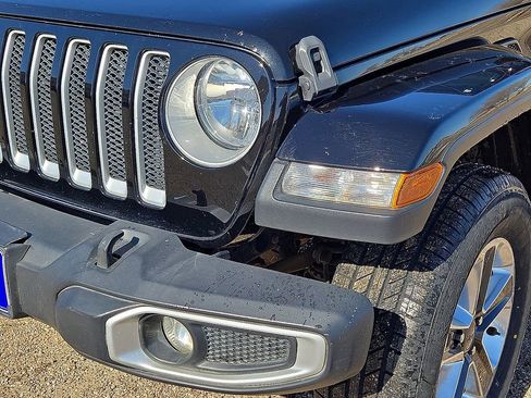 Used 2020 Jeep Wrangler Unlimited Sahara image 9