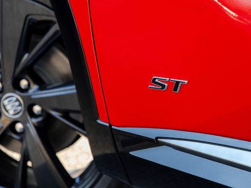 New 2025 Buick Envision Sport Touring image 5