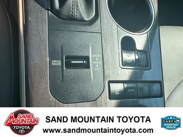 Used 2021 Toyota Highlander Platinum FWD image 18