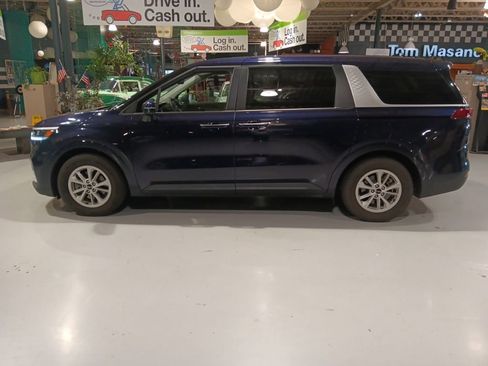 Used 2024 Kia Carnival LX FWD image 9