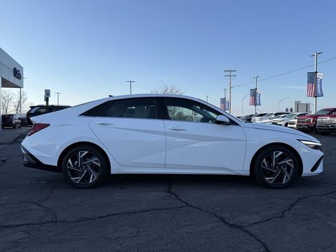 Used 2024 Hyundai Elantra SEL w/ Convenience Package image 8