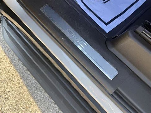 Used 2021 GMC Yukon SLT w/ SLT Luxury Package image 39