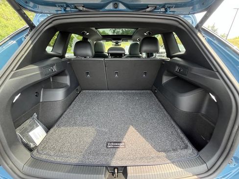 Certified 2026 Volkswagen Tiguan SE R-Line AWD/4WD image 28