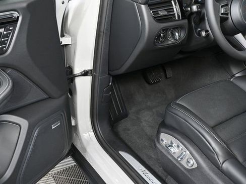 New 2026 Porsche Macan S image 8