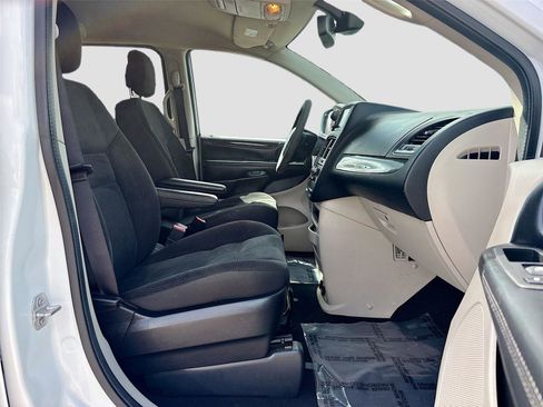 Used 2019 Dodge Grand Caravan SE image 28