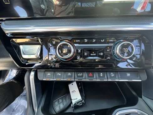 Used 2023 GMC Sierra 1500 Denali w/ Denali Reserve Package image 20