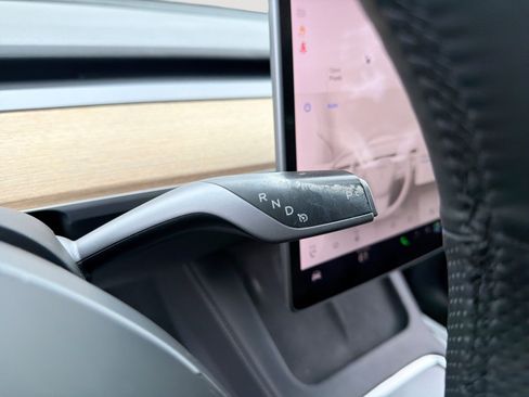 Used 2022 Tesla Model Y Long Range AWD/4WD image 23